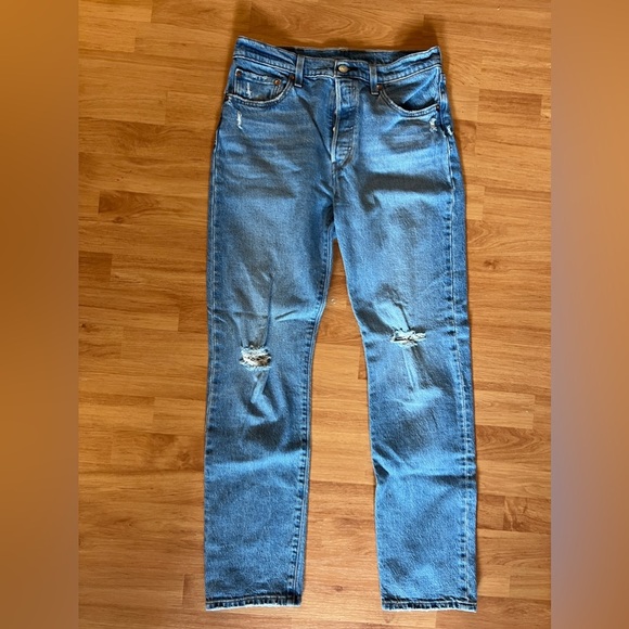Levi 501 women’s jeans, W 29 L 30, medium wash. Worn once as they were gifted. - Picture 2 of 5
